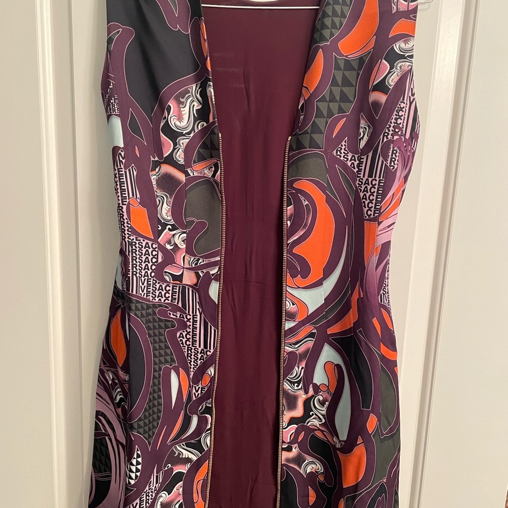 VERSACE Dress. Beautiful colors. Size 6 - Picture 6 of 9